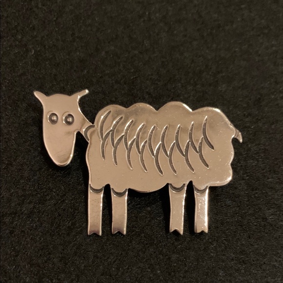 R. Lee Jewelry - Sterling Silver Contemporary Lamb pin by R. Lee